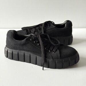 So Me Chunky Black Sneakers Size 8
